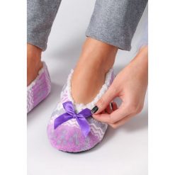 Fioletowe Kapcie Presupposition. Fioletowe kapcie damskie Born2be. Za 19,99 zł.