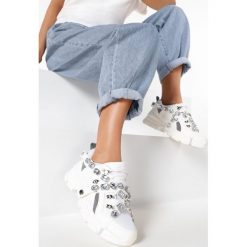 Białe Sneakersy Designate. Białe sneakersy damskie Born2be. W wyprzedaży za 69,99 zł.
