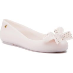 Baleriny MELISSA - Space Love VI Me Ad 32654 Beige 01865. Brązowe baleriny damskie marki Melissa, bez wzorów, z tworzywa sztucznego, klasyczne, bez obcasa, na płaskiej podeszwie, bez zapięcia. Za 279,00 zł.