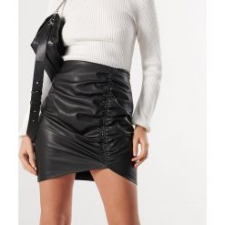 Spódnica mini z imitacji skóry - Czarny. Czarne spódniczki damskie Reserved, s, bez wzorów, ze skóry, mini. Za 79,99 zł.