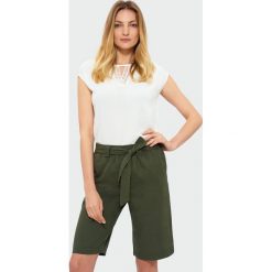 Klasyczne szorty. Szare spodnie damskie Greenpoint, bez wzorów, z wiskozy, klasyczne. Za 89,99 zł.