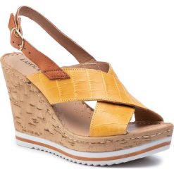 Sandały LASOCKI - M828 Yellow. Żółte klapki damskie Lasocki, bez wzorów, ze skóry, bez obcasa, na obcasie. W wyprzedaży za 79,98 zł.
