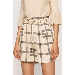Scotch & Soda - Szorty. Białe szorty damskie Scotch & Soda, s, bez wzorów, z wiskozy, casualowe, z podwyższonym stanem. Za 389,90 zł.