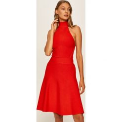 Marciano Guess - Sukienka. Czerwone sukienki damskie MARCIANO GUESS, s, z aplikacjami, z elastanu, z golfem, bez rękawów, mini, rozkloszowane. W wyprzedaży za 659,90 zł.