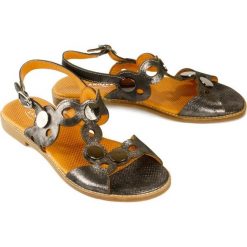 LANQIER 46C0323 black, sandały damskie. Czarne sandały damskie Lanqier, bez wzorów, ze skóry, bez obcasa, bez zapięcia. Za 229,90 zł.