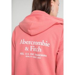 Abercrombie & Fitch LOGO Bluza rozpinana red. Różowe bluzy damskie marki Abercrombie & Fitch, l, bez wzorów, z bawełny, bez rękawów, bez kaptura. Za 369,00 zł.