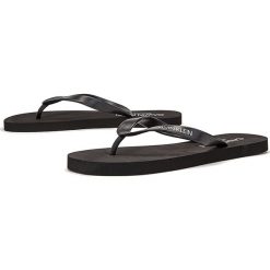 CALVIN KLEIN PVH SANDALS > KM0KM00497-BEH. Klapki damskie Calvin Klein, bez wzorów, z materiału, bez obcasa. W wyprzedaży za 99,99 zł.