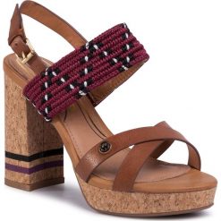 Sandały WRANGLER - Ribbon Blondie WL01561A Cognac 064. Pomarańczowe klapki damskie Wrangler, bez wzorów, ze skóry ekologicznej, bez obcasa, na obcasie. W wyprzedaży za 209,00 zł.