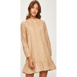 Vero Moda - Sukienka. Czarne sukienki damskie Vero Moda, na co dzień, s, z haftami, z bawełny, casualowe, ze stójką, z długim rękawem, długie, mini, proste. W wyprzedaży za 119,90 zł.