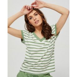 T-shirt w paski. Zielone bluzki damskie Moodo, xxl, w paski, z bawełny, klasyczne, z dekoltem w serek, z krótkim rękawem. Za 44,99 zł.