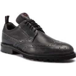 Półbuty STRELLSON - New Brown 4010002484 Grey 800. Szare półbuty męskie marki Strellson, na co dzień, bez wzorów, ze skóry, eleganckie, bez zapięcia. W wyprzedaży za 379,00 zł.