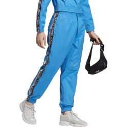Adidas Originals Wind Spodnie dresowe Niebieski. Niebieskie spodnie męskie adidas Originals, m, bez wzorów, z dresówki. Za 335,95 zł.