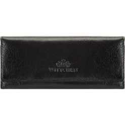 Etui na klucze. Czerwone etui damskie Wittchen, ze skóry. W wyprzedaży za 99,90 zł.