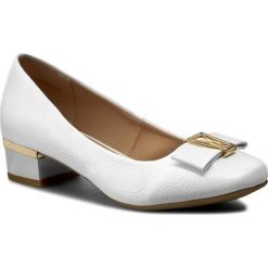 Półbuty CLARA BARSON W16SS078-11. Białe półbuty damskie Clara Barson, bez wzorów, ze skóry ekologicznej, bez obcasa, bez zapięcia. W wyprzedaży za 44,99 zł.
