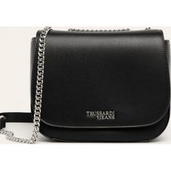 Trussardi Jeans - Torebka. Czarne listonoszki damskie Trussardi Jeans, w paski, z jeansu, na ramię, bez dodatków. Za 599,90 zł.