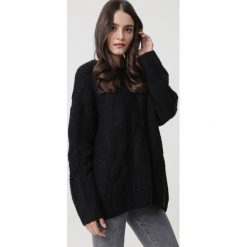 Czarny Sweter Marin. Czarne swetry damskie Born2be, uniwersalny, bez wzorów, ze splotem, z długim rękawem, długie, bez kaptura. Za 189,99 zł.