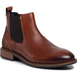 Sztyblety TOMMY HILFIGER - Elevated Leather Mix Chelsea FM0FM02424 Brandy 601. Pomarańczowe sztyblety męskie TOMMY HILFIGER, ze skóry, bez zapięcia. W wyprzedaży za 409,00 zł.