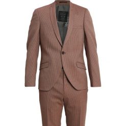 Shelby & Sons LIVINGSTON SUIT SLIM FIT Garnitur brown. Brązowe garnitury Shelby & Sons, z elastanu. Za 839,00 zł.