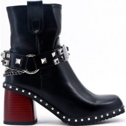 Workery z ozdobami (38). Czarne workery damskie Inny, rockowe, bez obcasa, bez zapięcia. Za 219,00 zł.
