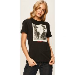 Karl Lagerfeld - T-shirt. Czarne bluzki damskie KARL LAGERFELD, s, z nadrukiem, z bawełny, z okrągłym kołnierzem. Za 489,90 zł.