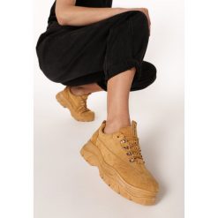 Camelowe Sneakersy Merellien. Brązowe buty sportowe damskie Born2be. Za 119,99 zł.