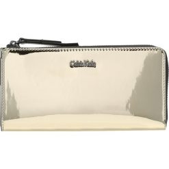 Portfele damskie: Calvin Klein INSTANT LARGE ZIPAROUND METALIC Portfel gold