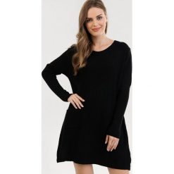 Czarna Tunika Krynless. Czarne tuniki damskie Born2be, xl, bez wzorów, bez kołnierzyka, bez rękawów. Za 69,99 zł.