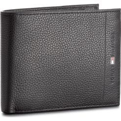 Duży Portfel Męski TOMMY HILFIGER - Core Cc Flap & Coin AM0AM02398 002. Czarne portfele męskie marki TOMMY HILFIGER, bez wzorów, ze skóry. Za 329,00 zł.