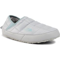Kapcie THE NORTH FACE - Thermoball Traction Mule V NF0A3V1HGV3 High Rise Grey/Cloud Blue. Szare klapki damskie The North Face, bez wzorów, z tworzywa sztucznego, bez obcasa. W wyprzedaży za 149,00 zł.