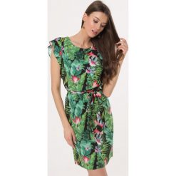 Zielona Sukienka Lush Forest. Zielone sukienki damskie Born2be, na lato, s, w paski, klasyczne, bez kołnierzyka, bez rękawów. Za 69,99 zł.