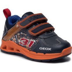 Sneakersy GEOX - J Dakin B. A J949FA 05411 C0820 S Navy/Orange. Niebieskie trampki chłopięce Geox, bez wzorów, ze skóry ekologicznej, na rzepy. Za 279,00 zł.