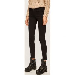 Pepe Jeans - Jeansy Lola. Czarne jeansy damskie s. W wyprzedaży za 249,90 zł.