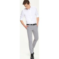 KOSZULA DŁUGI RĘKAW MĘSKA SLIM FIT. Koszule męskie Top Secret. W wyprzedaży za 44,99 zł.