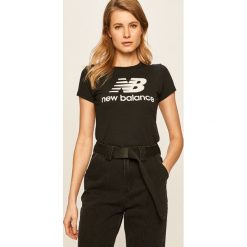 New Balance - T-shirt. Czarne bluzki damskie New Balance, s, z nadrukiem, z bawełny, z okrągłym kołnierzem. Za 129,90 zł.