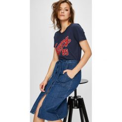 Tommy Jeans - Top. Szare topy damskie Tommy Jeans, l, z aplikacjami, z bawełny, z okrągłym kołnierzem. W wyprzedaży za 129,90 zł.