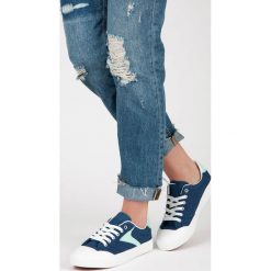 Niebieskie trampki SCARLET. Niebieskie trampki i tenisówki damskie marki KYLIE, bez wzorów, bez zapięcia. Za 69,00 zł.