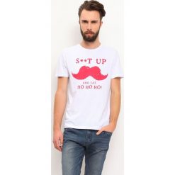 T-shirt krótki rękaw męski z nadrukiem. Białe t-shirty męskie m, z nadrukiem, z jeansu, krótkie. Za 29,99 zł.