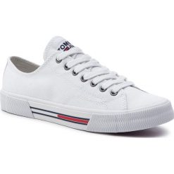 Tenisówki TOMMY JEANS - Classic Tommy Jeans Sneaker EN0EN00590 White 100. Białe półbuty damskie Tommy Jeans, bez wzorów, z jeansu, bez zapięcia. Za 299,00 zł.
