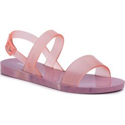Sandały MELISSA - Lip Ad 32573 Pink 53721. Różowe klapki damskie Melissa, bez wzorów, z tworzywa sztucznego, bez obcasa. Za 299,00 zł.