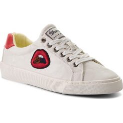 Sneakersy WRANGLER - Peggy WL181520 White 51. Białe półbuty damskie Wrangler, bez wzorów, ze skóry ekologicznej, bez obcasa, na płaskiej podeszwie, bez zapięcia. W wyprzedaży za 179,00 zł.
