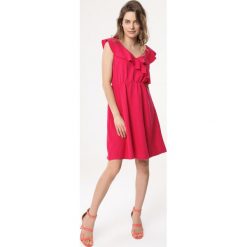 Fuksjowa Sukienka Fall In Love. Szare sukienki damskie marki Born2be, s, bez wzorów, bez kołnierzyka, bez rękawów, mini. Za 69,99 zł.