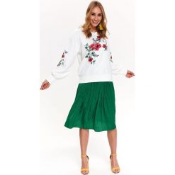 BLUZA W KWIATY Z FANTAZYJNYM RĘKAWEM. Białe bluzy damskie Top Secret, na lato, z nadrukiem, z dzianiny, z długim rękawem, długie, bez kaptura. Za 119,99 zł.