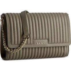 Torebka DKNY - R461080201 Clay 235. Pomarańczowe torebki klasyczne damskie DKNY, bez wzorów, ze skóry, wizytowe, bez dodatków. W wyprzedaży za 449,00 zł.