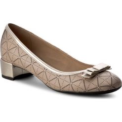 Półbuty GEOX - D Carey A D72V8A 085NF CH62L Lt Taupe/Lt Gold. Szare półbuty damskie skórzane marki Geox, eleganckie, na obcasie. W wyprzedaży za 259,00 zł.