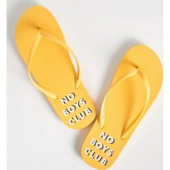 Klapki No boys club - Żółty. Żółte klapki damskie Sinsay, bez wzorów, bez obcasa. Za 9,99 zł.