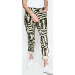 G-Star Raw - Spodnie. Spodnie damskie G-Star RAW, z bawełny. W wyprzedaży za 219,90 zł.