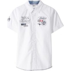 Koszula z krótkim rękawem bonprix biały z nadrukiem. Białe koszule chłopięce bonprix, z nadrukiem, eleganckie, z klasycznym kołnierzykiem, z krótkim rękawem, krótkie. Za 49,99 zł.