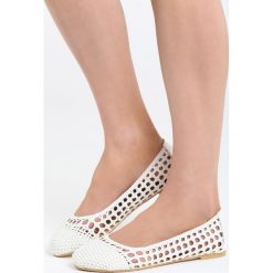 Białe Balerinki Only 2 Loves. Białe baleriny damskie Born2be, w ażurowe wzory. Za 59,99 zł.