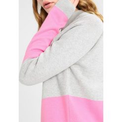 Swetry klasyczne damskie: Envii ENPETROL BLOCK Sweter light grey/rose