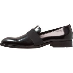KIOMI Eleganckie buty black. Czarne buty wizytowe męskie KIOMI, z materiału. Za 379,00 zł.